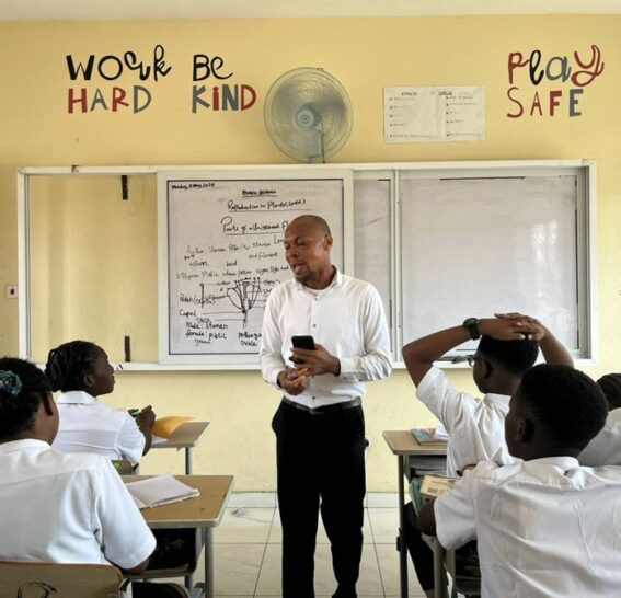 Mass Image Compressor Compressed this image. https://sourceforge.net/projects/icompress/ with Quality:80