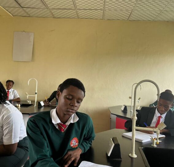 Mass Image Compressor Compressed this image. https://sourceforge.net/projects/icompress/ with Quality:80